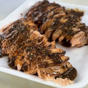 Sashimi salmão selado finalizado com molho ponzo